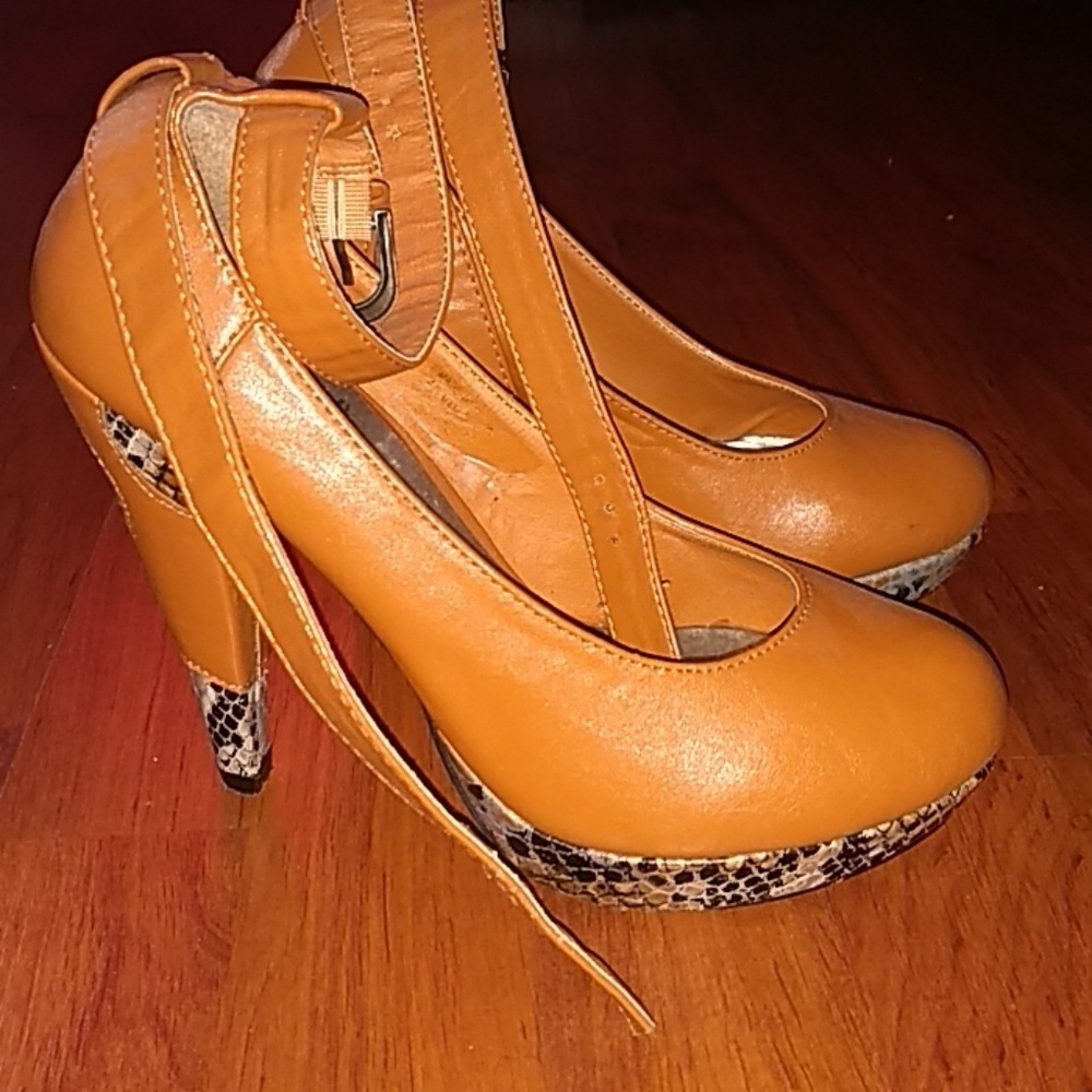 Heels - Picture 4 of 4